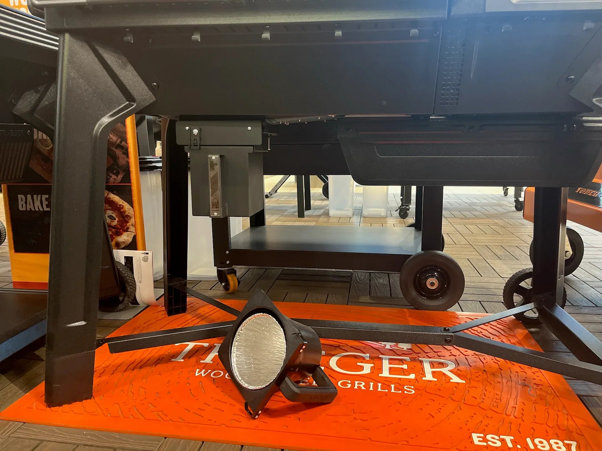 THE GREASE BOX GX-T: KEG replacement for Traeger WOODRIDGE & FLATROCK + 1 Silicone Box Liner
